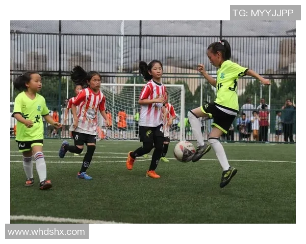 女足球星精彩瞬间：专属头像图文展示，展现女性力量与竞技风采